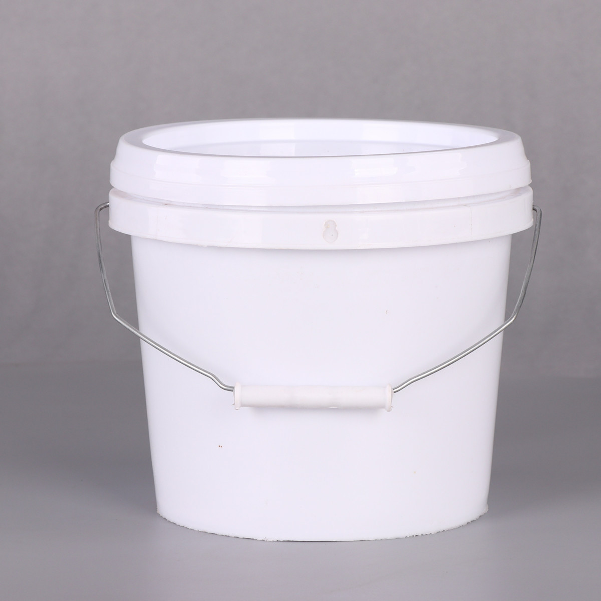 Plastic Buckets Small Plastic Bucket Small Food Grade Clear Plastic Pail With Lids-1